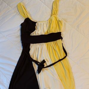 Kid's dress- size M.